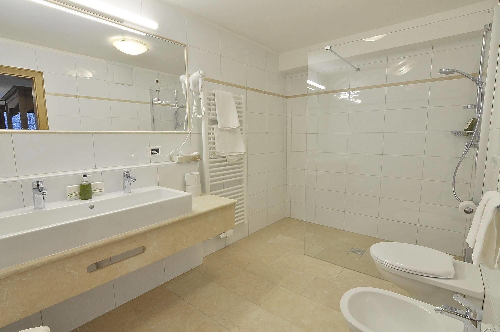 Hotel Monte Paraccia San Vigilio Di Marebbe Kültér fotó