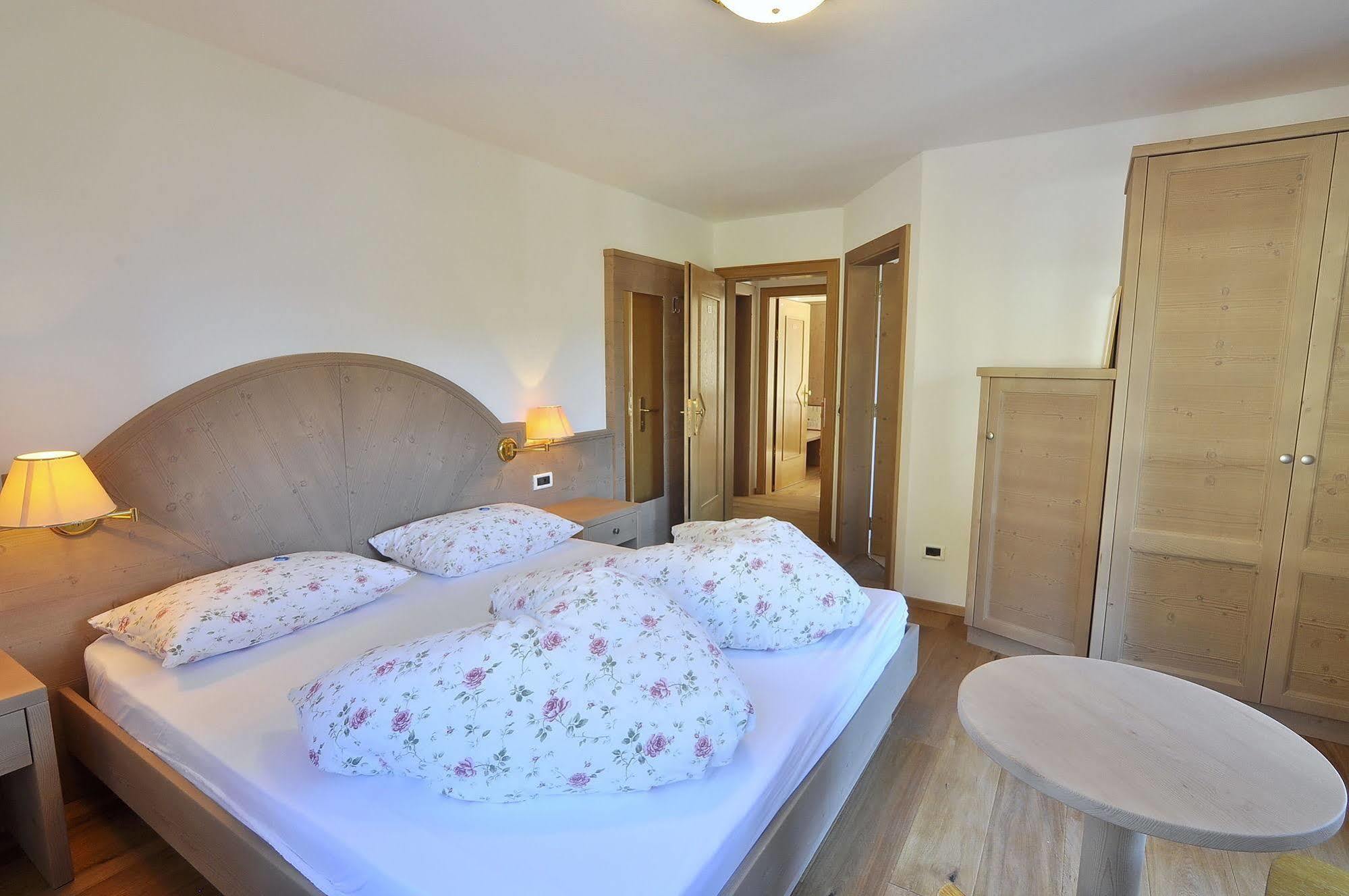 Hotel Monte Paraccia San Vigilio Di Marebbe Kültér fotó