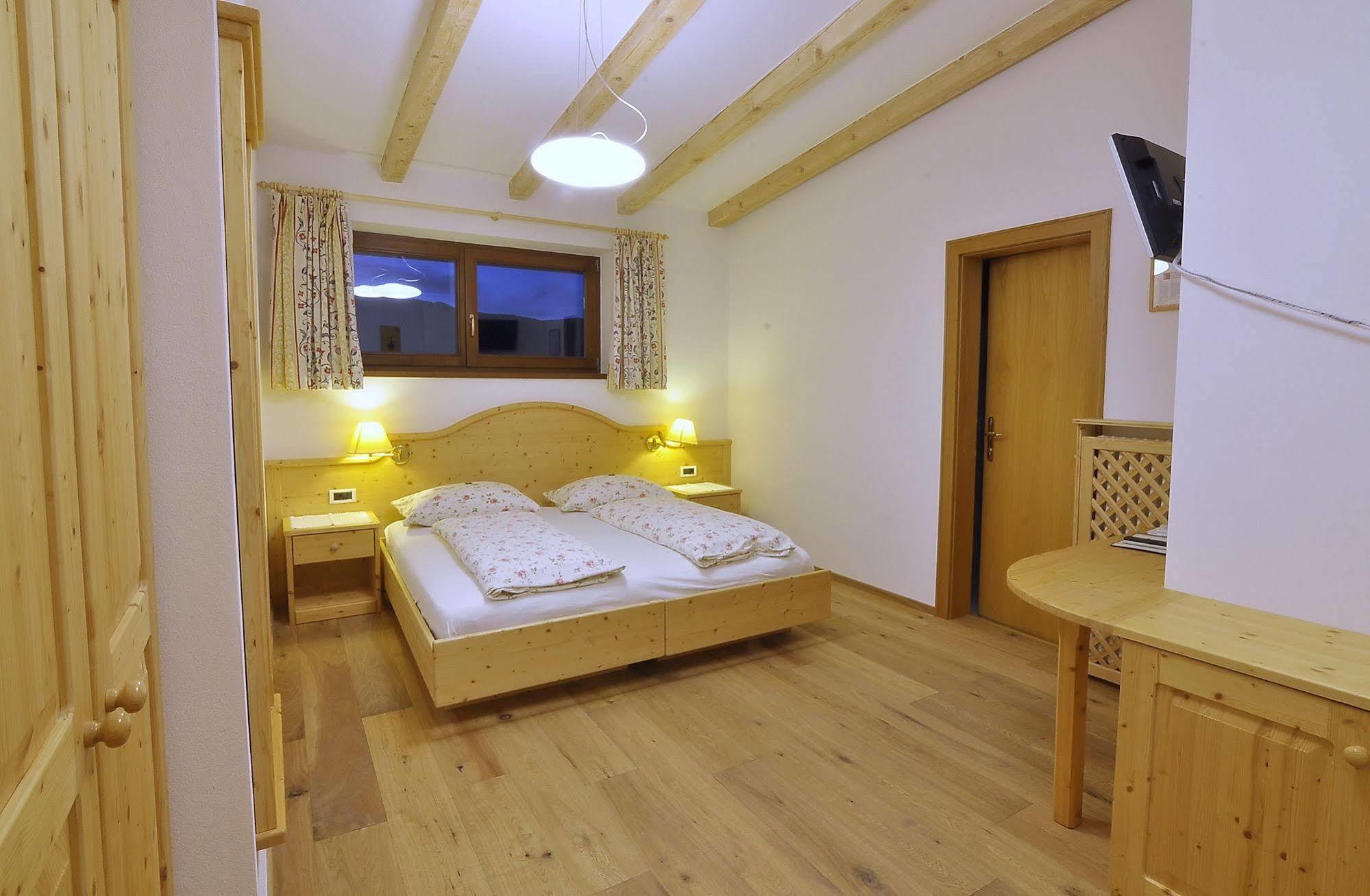 Hotel Monte Paraccia San Vigilio Di Marebbe Kültér fotó