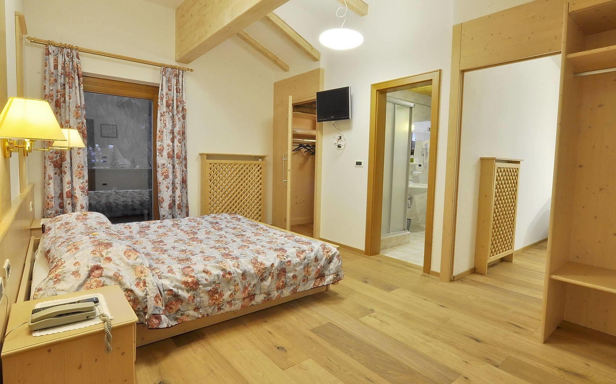 Hotel Monte Paraccia San Vigilio Di Marebbe Kültér fotó