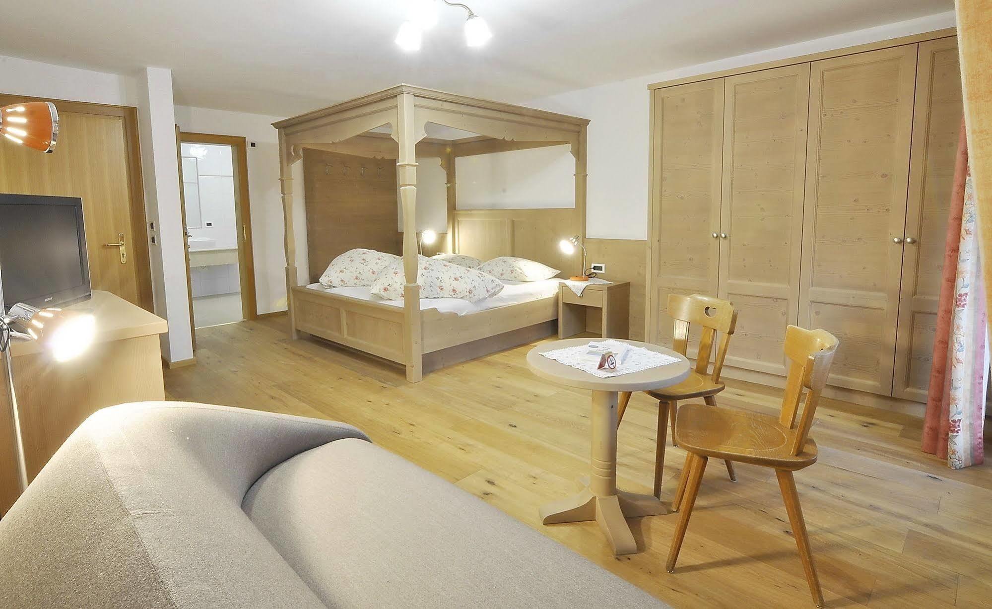 Hotel Monte Paraccia San Vigilio Di Marebbe Kültér fotó